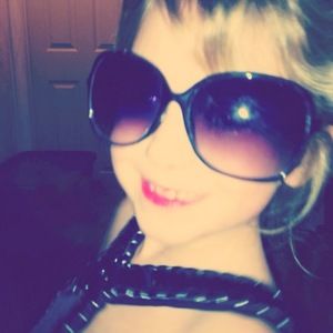 Meet your Posher, Laura